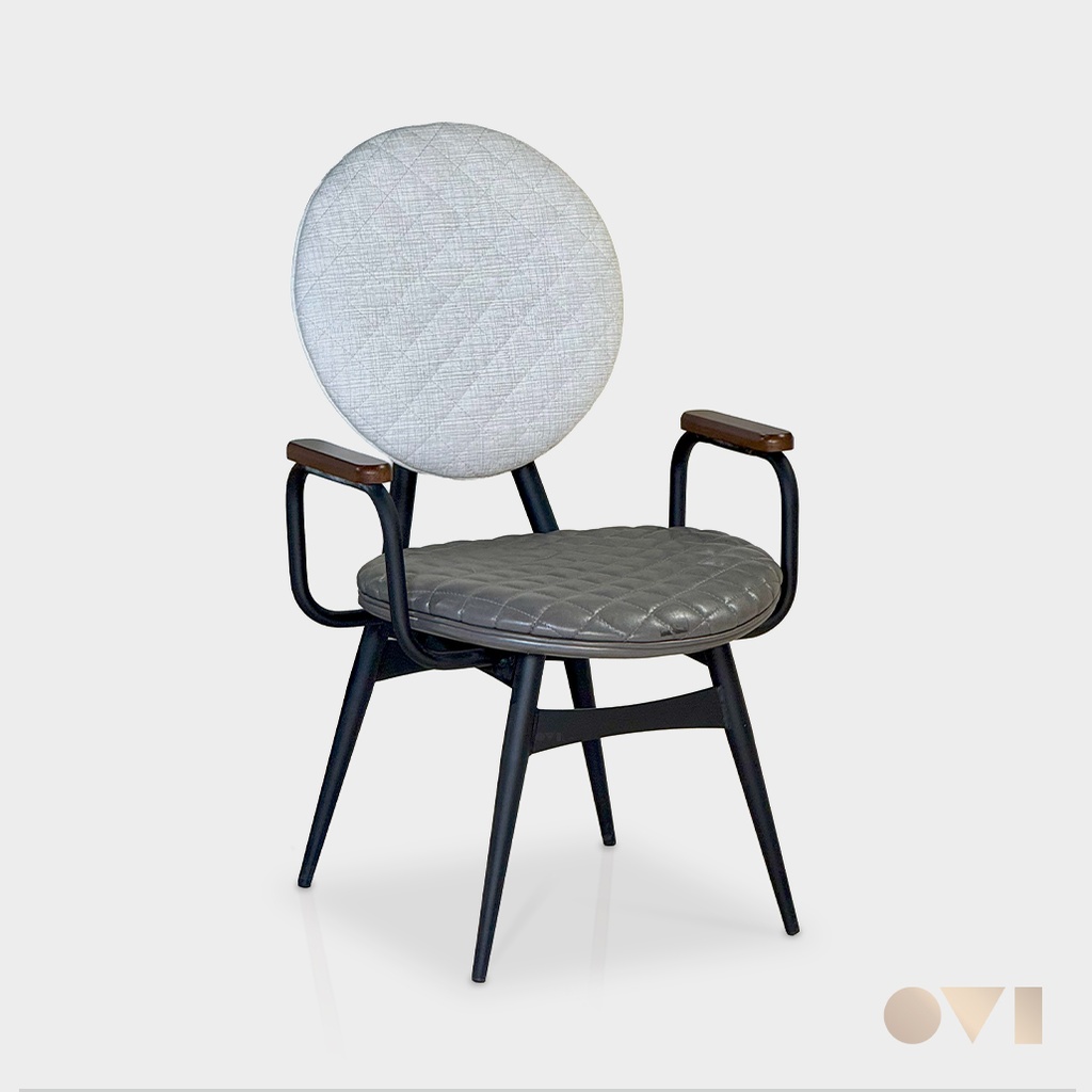 لومي | كرسي بذراعين